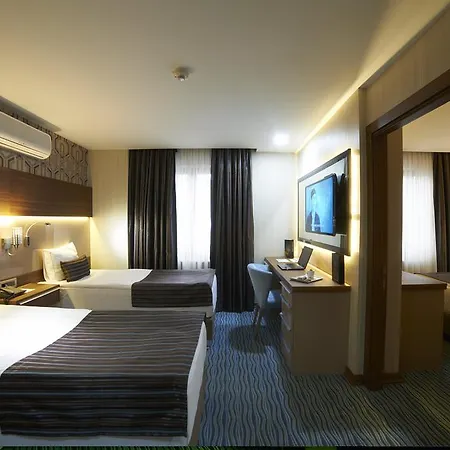 Saffron Hotel 3*
