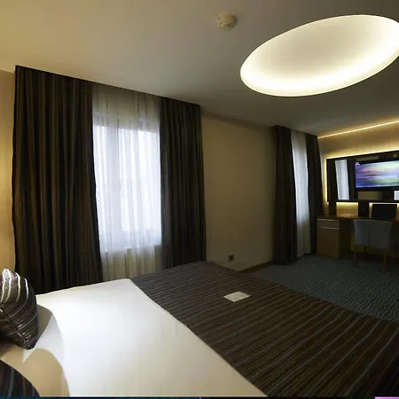 Saffron Hotel